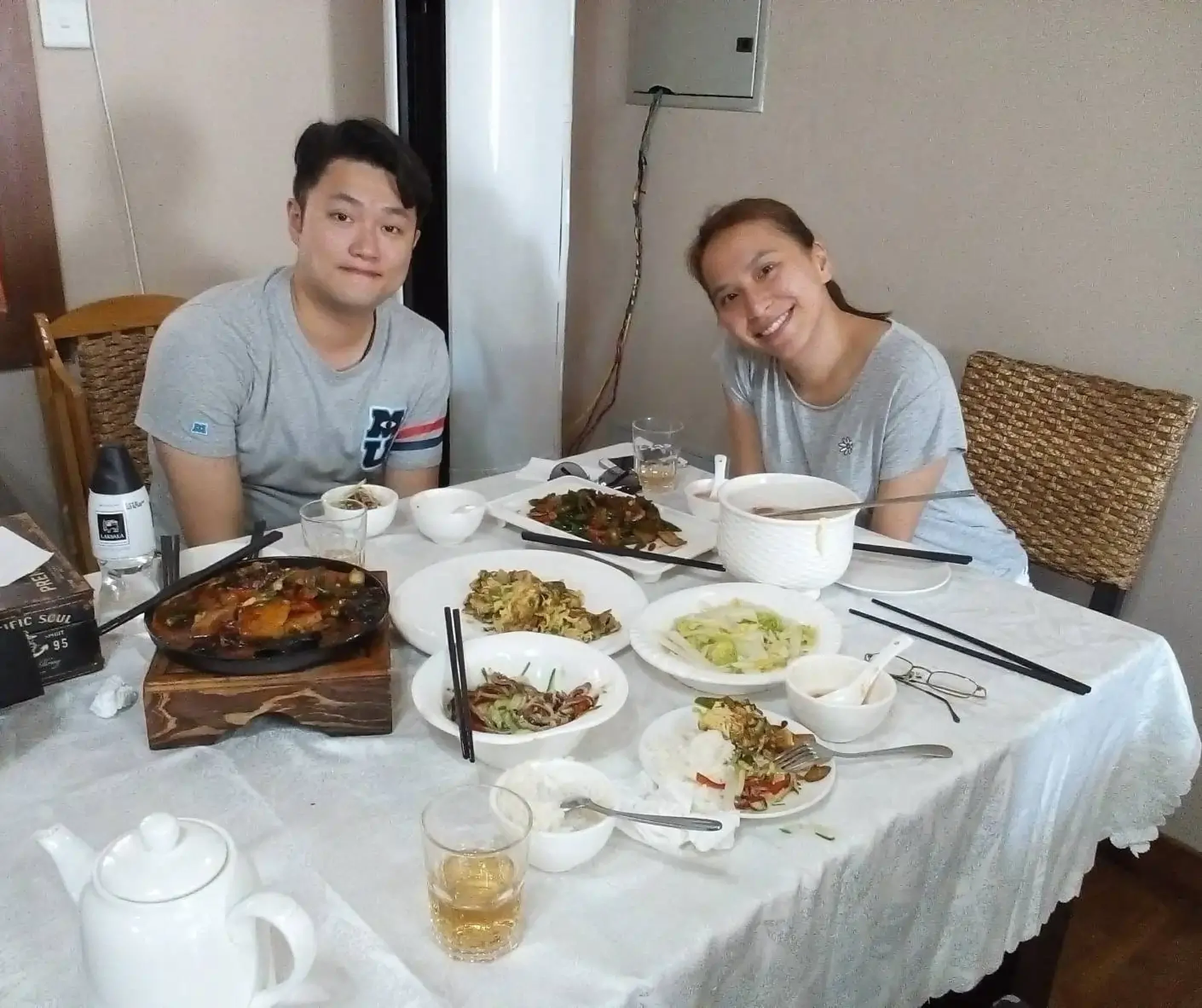 Couple exploring Sri Lanka together