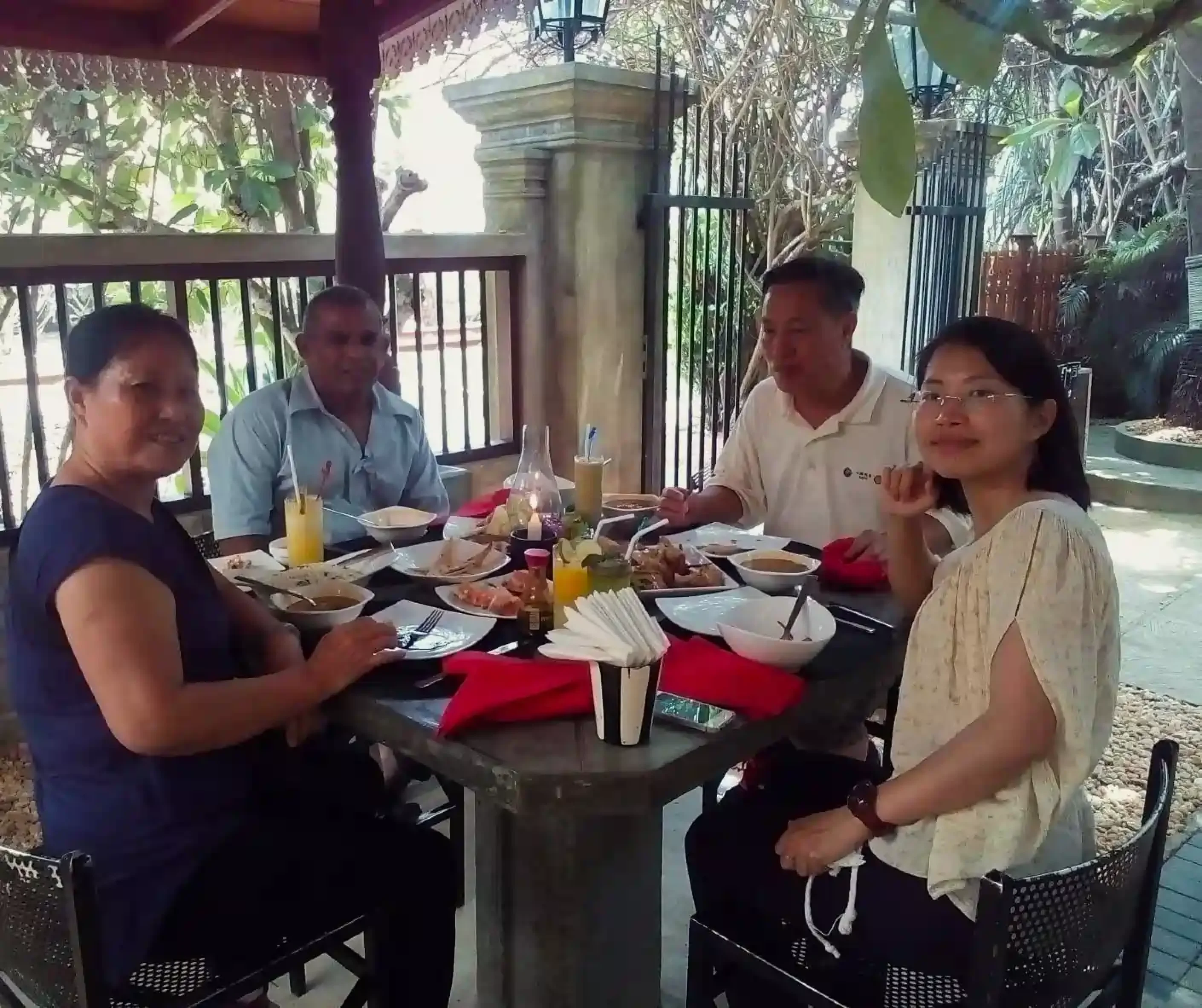 Family on Sri Lanka private tour