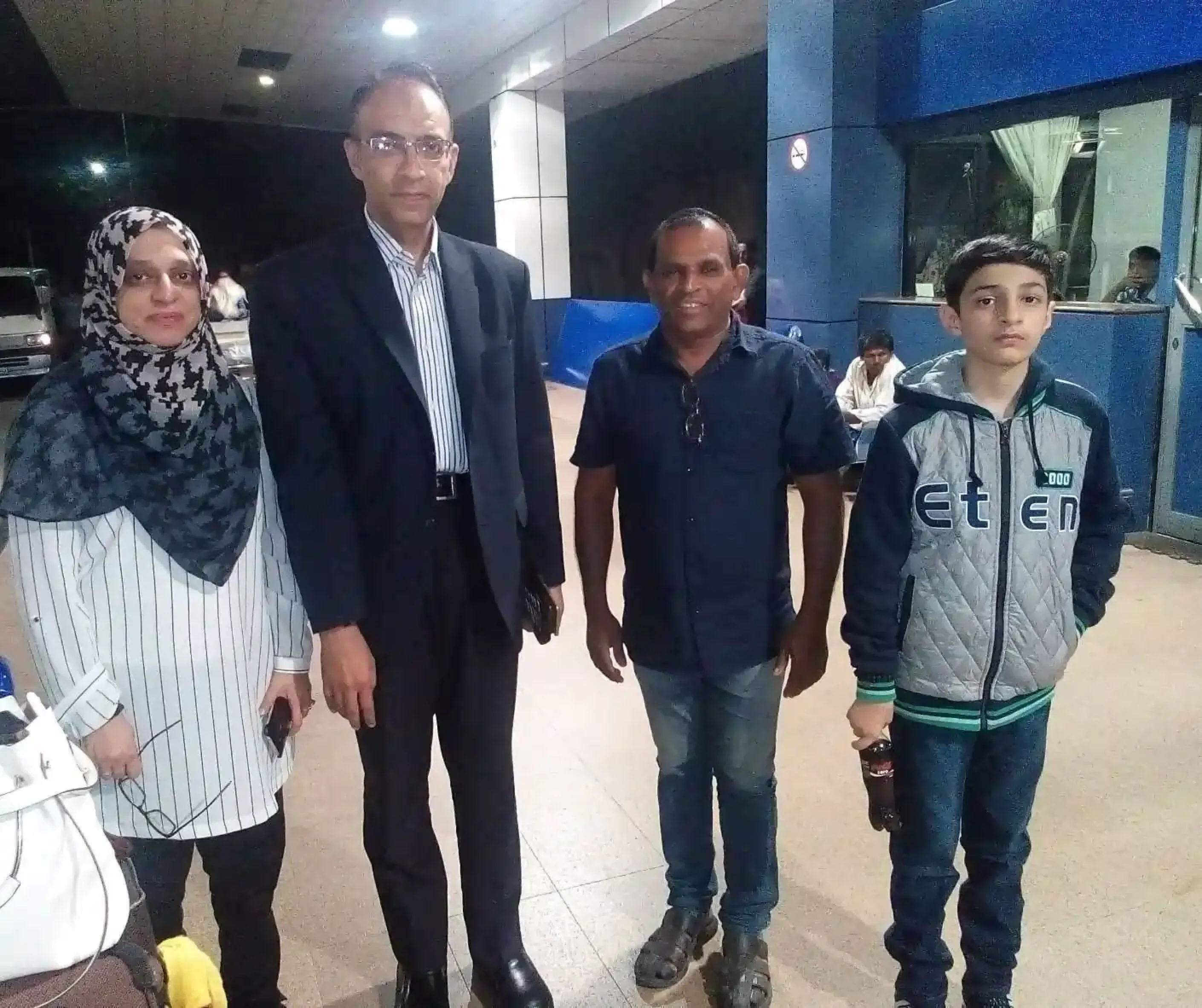 Parents and kids on holiday with registered driver in Sri Lanka