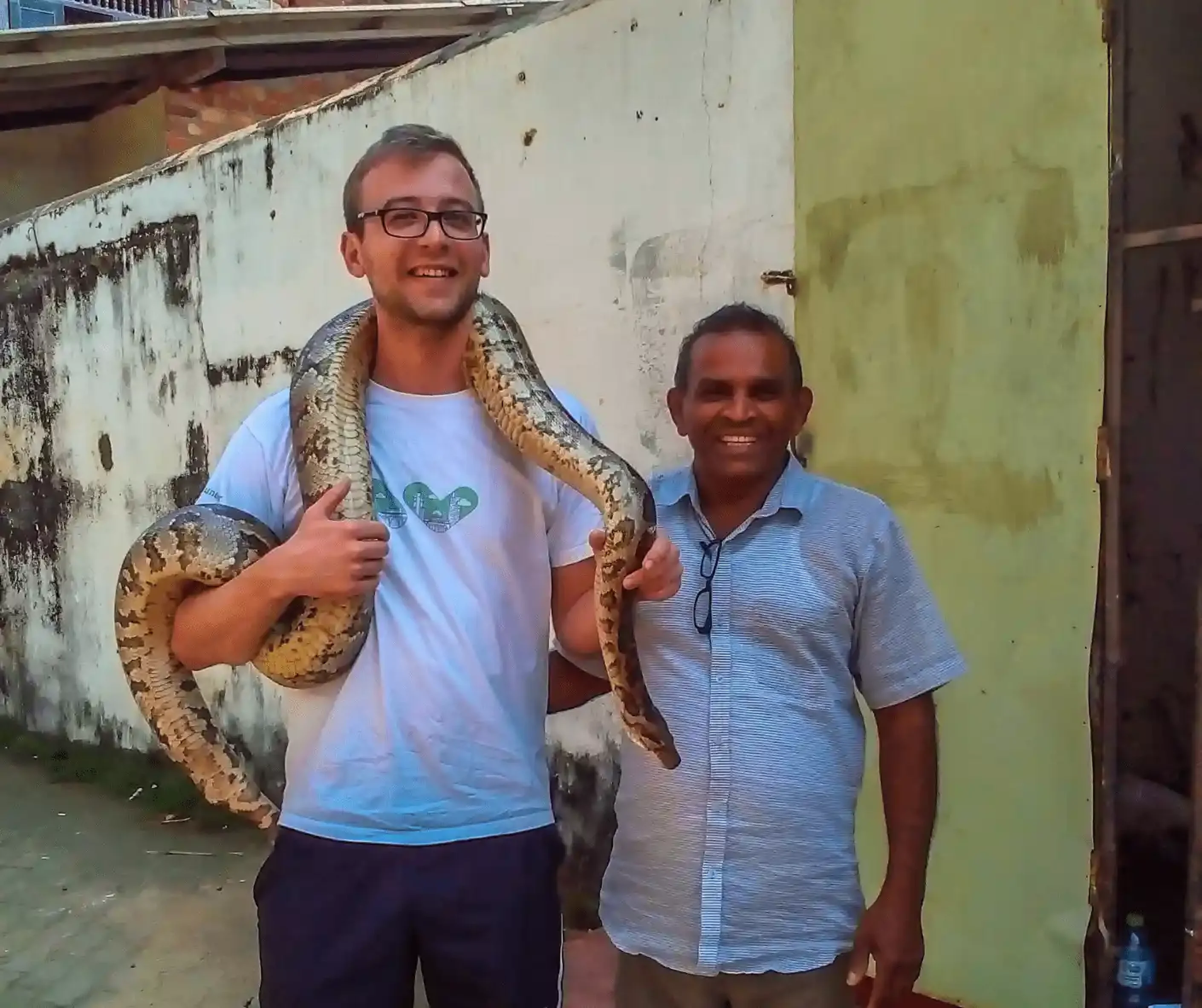 Travelers enjoying Sri Lanka